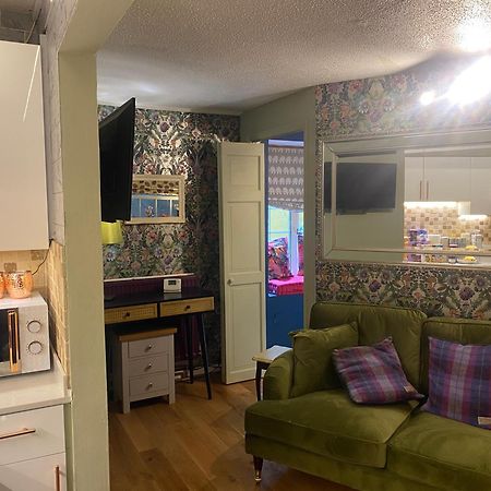 Quiet Lower Floor 2 Bed City Apartment With Private Patio Garden Бат Екстер'єр фото