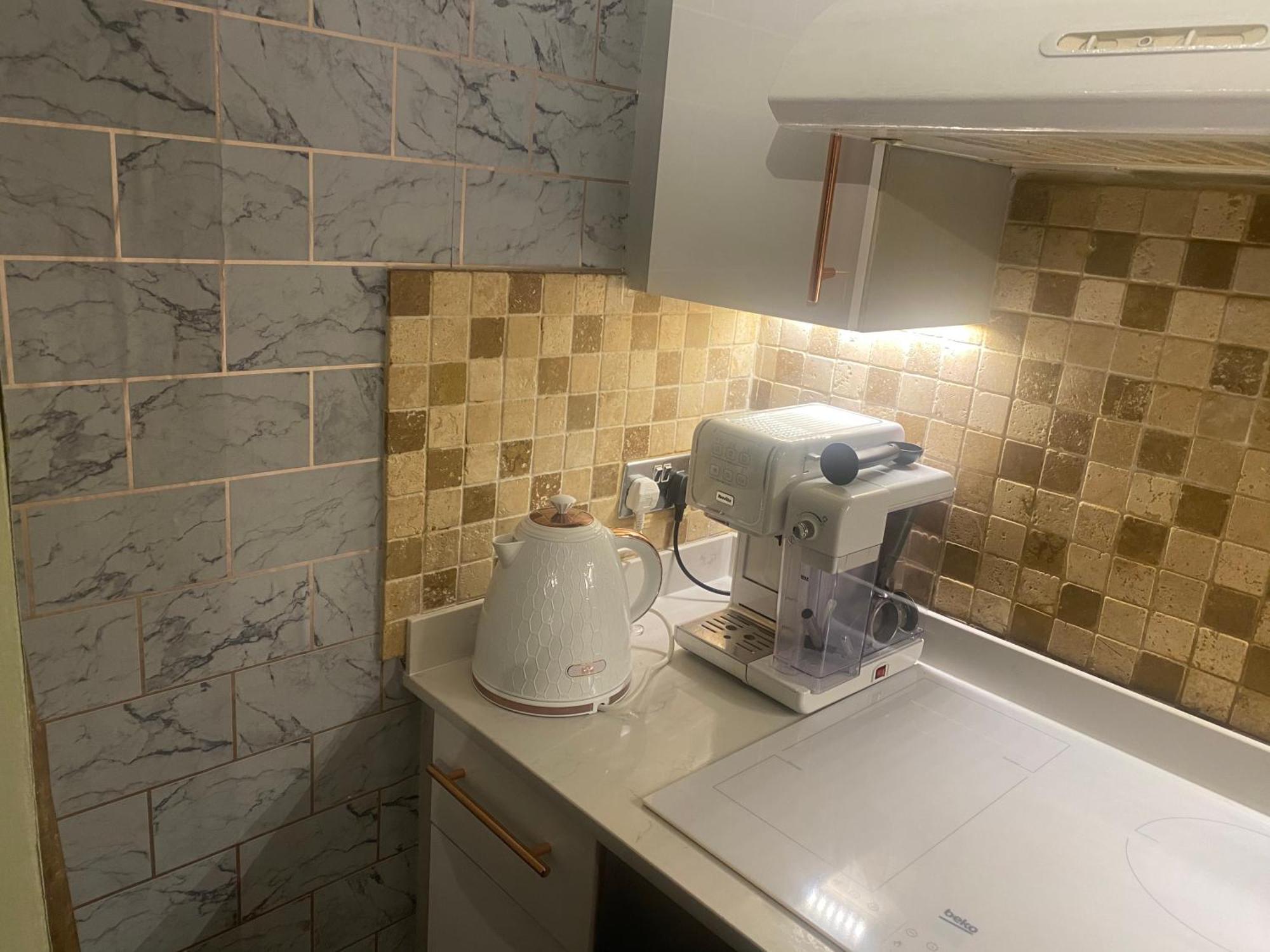 Quiet Lower Floor 2 Bed City Apartment With Private Patio Garden Бат Екстер'єр фото