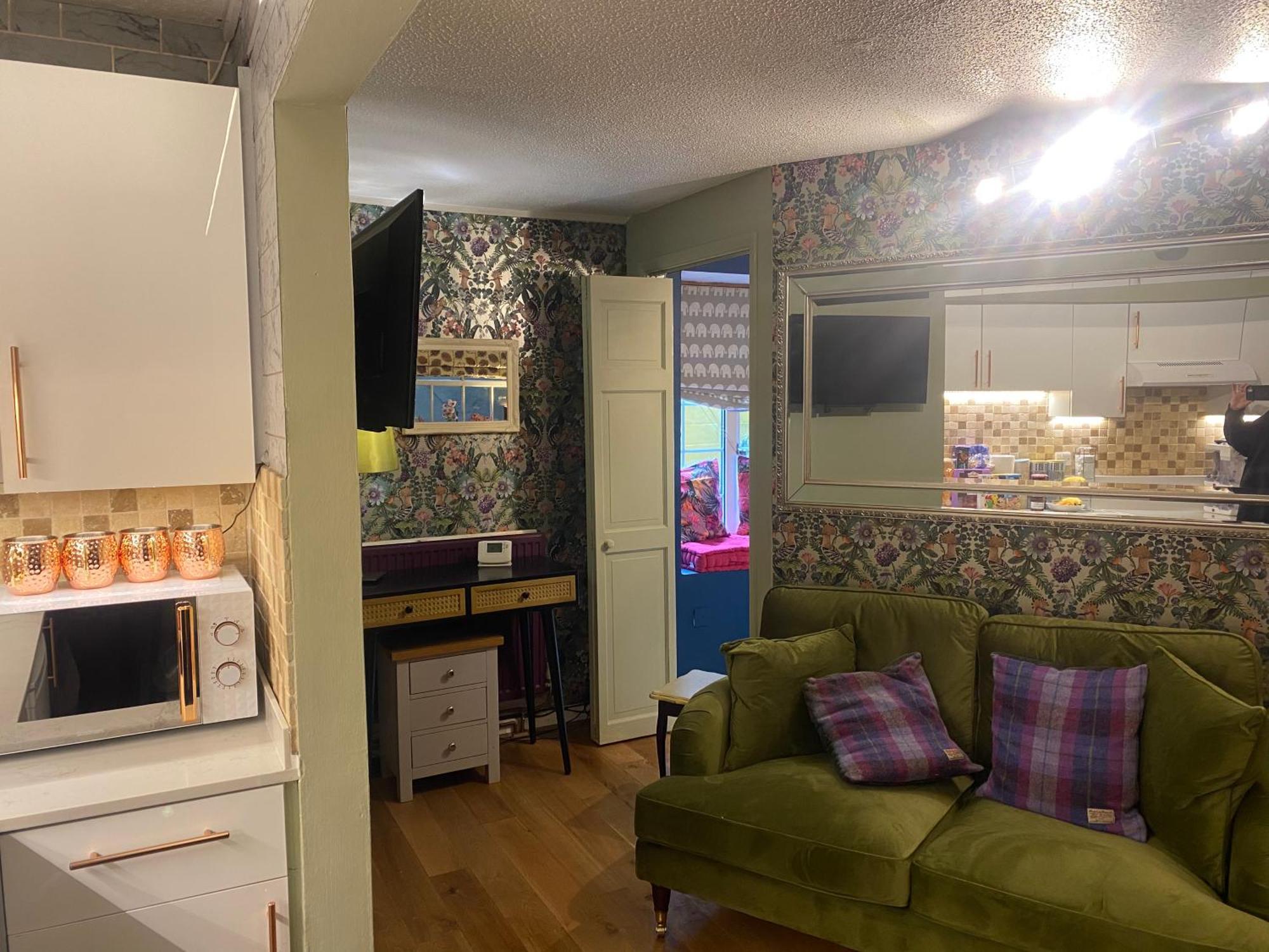 Quiet Lower Floor 2 Bed City Apartment With Private Patio Garden Бат Екстер'єр фото